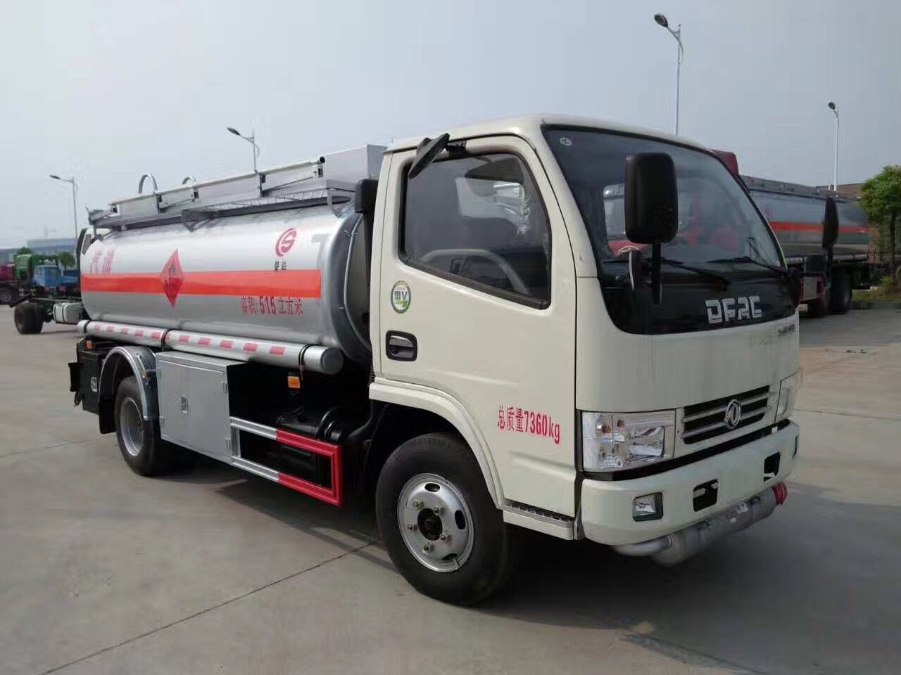 國(guó)五東風(fēng)5噸小型加油車(chē)
