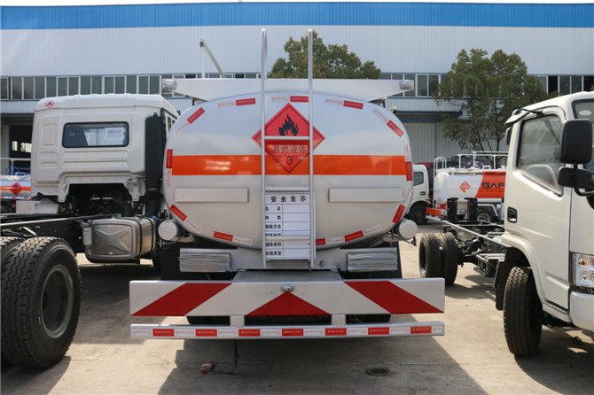 國(guó)五東風(fēng)5噸小型加油車(chē)